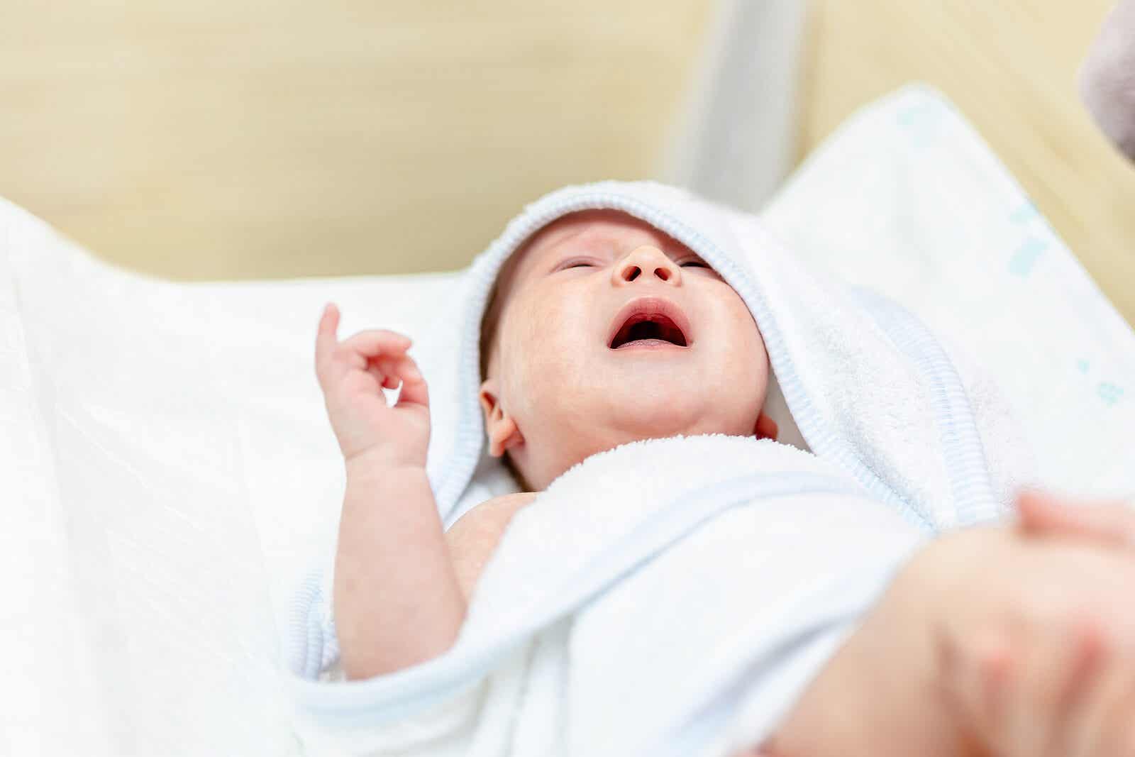 Πώς να ανακουφίσετε τη φαγούρα των ούλων του μωρού