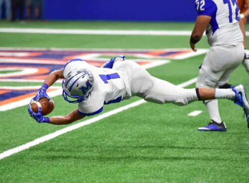 A football player catching the ball.
