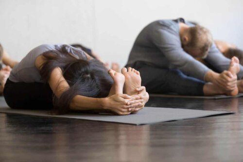 Stretching er en god måte å håndtere repeterende stressskader på.