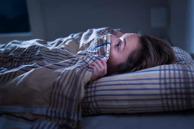 En person med generaliseret angst har svært ved at falde i søvn