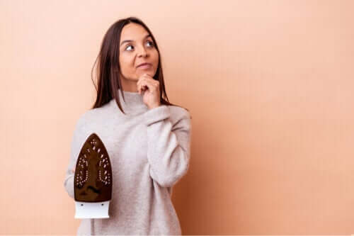 What Types of Clothes Irons Are There?