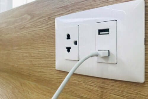 How to Install Electrical Outlets with USB Ports