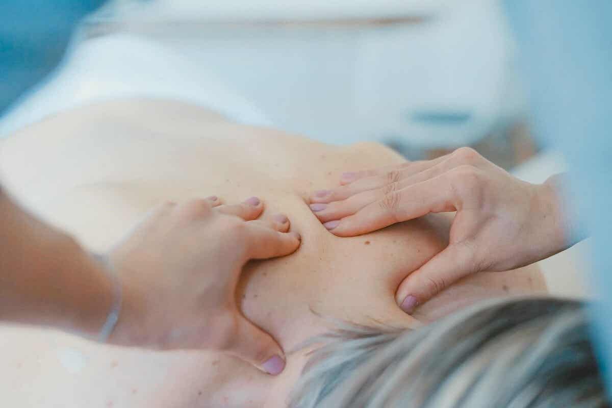 A professional giving a deep tissue massage.