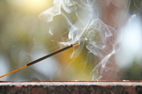 4 Ideas to Make an Incense Holder at Home