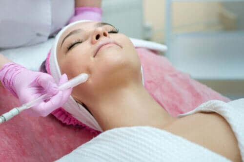 What's a Jet Peel Facial and What Are Its Benefits?