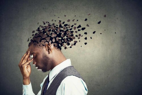 mężczyzna z głową w dłoniach i artystyczną reprezentacją jego umysłu