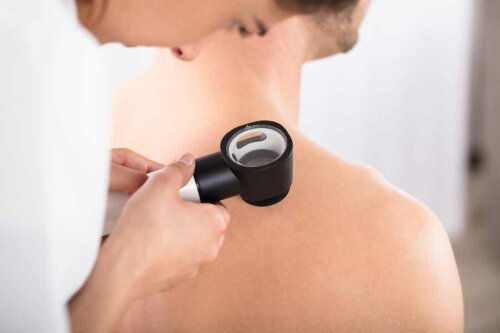 En patient hos hudlægen