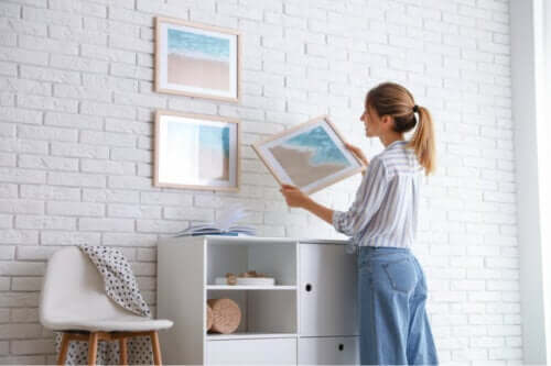 7 Tips to Hang Pictures Without Ruining the Wall