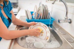 8 Keys to Washing Dishes by Hand
