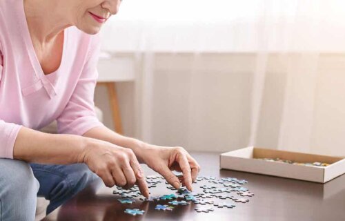 woman piecing together a jigsaw puzzle