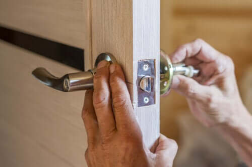 How to Replace a Doorknob