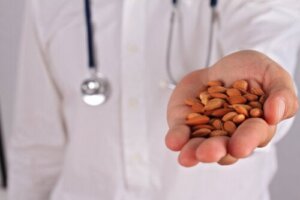 Laetrile or Amygdalin: Uses, Properties and Risks