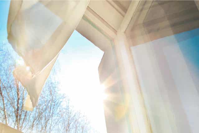 Beddengoed dat buiten hangt