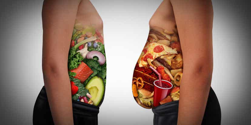 En mage full av sunn mat sammenlignet med en større mage full av junk food.