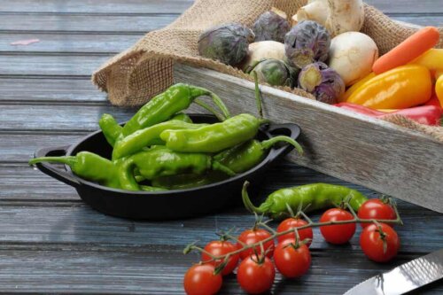 Ibarra-Chili-Schoten, Tomaten und verschiedene Gemüse