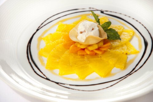 Pineapple Carpaccio with Ice Cream: A Delicious Recipe
