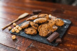 2 Ways to Make Chocolate Chip Cookies with Chickpea Flour