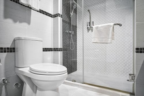 How to Decorate Toilet Seat Covers: 4 Innovative Ideas