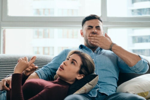 5 Signs that Your Partner is Losing Interest in the Relationship