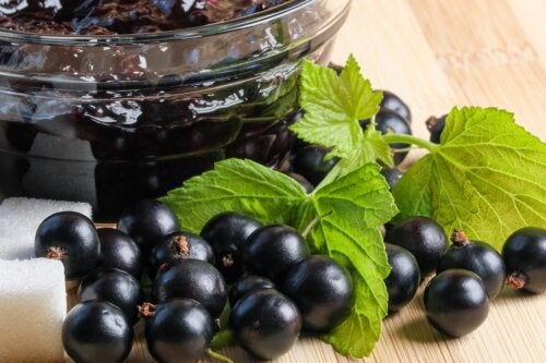 Cassis or Blackcurrant: Uses, Nutrition, and Properties