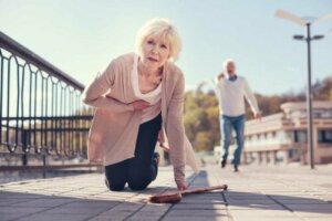 How to Deal with a Heart Attack if You're Alone