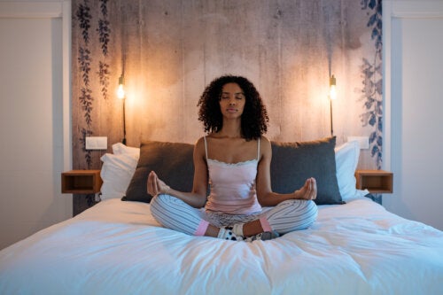 The Benefits of Meditating Before Bed and How To Do It Correctly