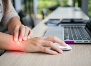 Wrist Tendonitis: Symptoms, Causes, and Treatments
