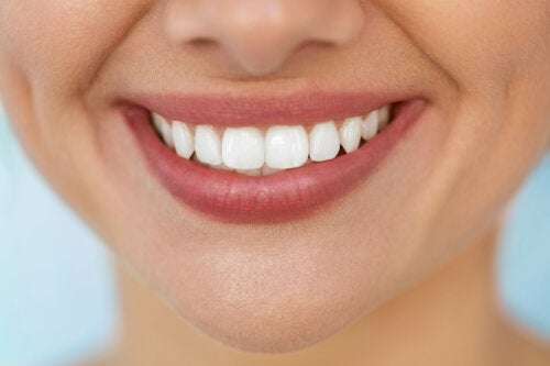 How to Whiten Teeth Naturally