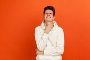 A Sore Throat When Swallowing: Causes and How to Relieve It