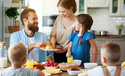 10 Benefits of Eating as a Family, According to Science