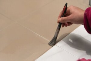 7 Common Mistakes When Painting Home Tiles