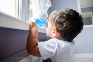What Are the Symptoms of Bleach Poisoning?