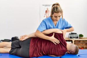 The Benefits and Possible Risks of a Chiropractic Adjustment