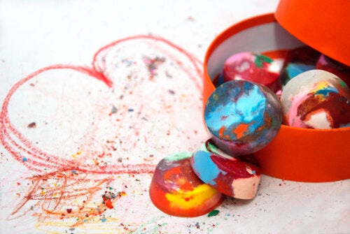6 ideas and Crafts to Reuse Colored Crayons