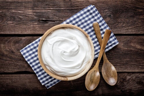Is Sour Cream Healthy? Learn About its Nutrients and Benefits