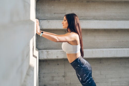 Abdominal Training on a Wall: How to Do It