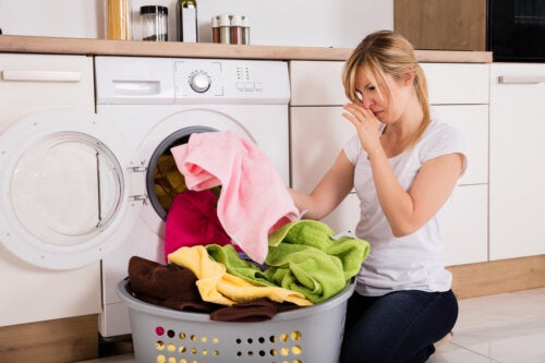8 Mistakes that Cause Bad Smelling Clothes