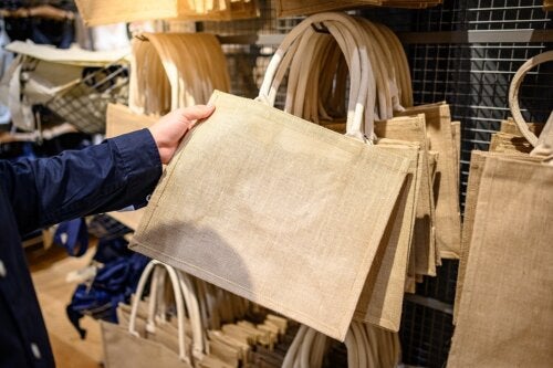 What Is Jute and Why Is it Recommended to Replace Plastic Bags?