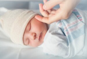 9 Tips to Keep Your Baby Warm on Cold Nights