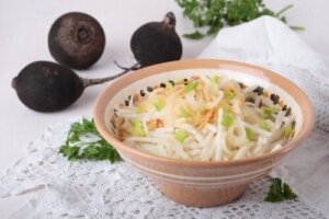 Black Radish: Nutrients, Uses and Potential Benefits