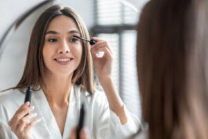 Tips for Safe Makeup Around Your Eyes
