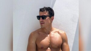 Álex González Demanding Diet and Training to Maintain Abs of Steel