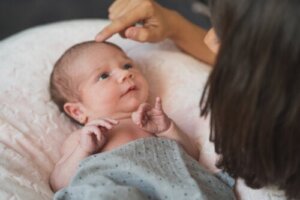 When Do Babies Learn to Recognize Their Parents?