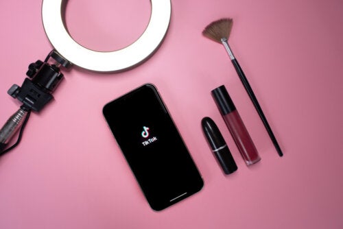 One-coat Makeup: What is this Beauty Trend in TikTok All About?