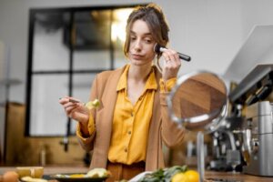 13 Makeup and Hairstyle Tricks to Save Time in the Mornings