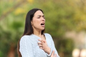 Pain On The Right Side of Your Chest: What Might Cause It?
