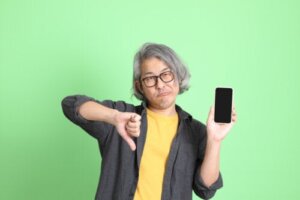 Taking a Break From Social Networks: The Benefits and How to Do It