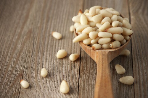 Pine Nuts: Nutritional Value, Benefits and How to Eat Them