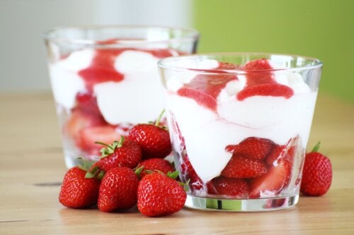 Strawberries Romanoff Recipe: Strawberries and Cream with a Difference