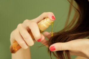 Dimethicone for Hair: Uses, Possible Risks and Alternatives